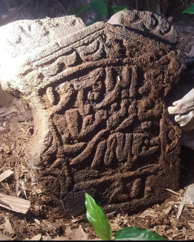 Penemuan Batu Nisan Beraksara Arab Pegon, Dilingkungan Gempo Kulon Kecamatan Purwakarta Kota Cilegon