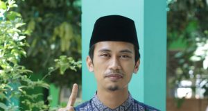 Adat dan Tradisi Dunia Pesantren Oleh: Ust. Muhamad Dedi Ahyadi, S.Pd.I., M.Pd.