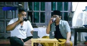 Griye Kreatif Al Bantani Membuat Produk Teh Rostang (Rosela dan Telang)