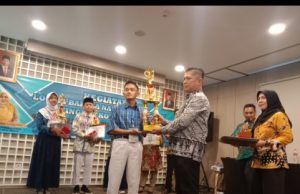 Ngerakse Lan Ngerupiye Base Jawe Cilegon, Sebuah Apresiasi Bahasa dan Sastra Daerah Melalui Nalek Cerita Bebasan