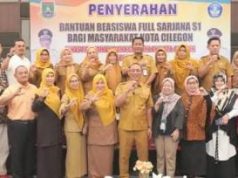 PENYERAHAN BEASISWA FULL SARJANA DI CILEGON TAHUN 2022
