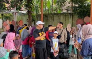 Rumah Peradaban Banten Bersih-bersih Sampah Dikampung