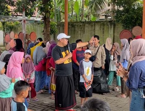 Rumah Peradaban Banten Bersih-bersih Sampah Dikampung