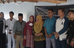 The Wonk Kite Theater Class Opening Ceremony was opened by the head of Cilegon Kadindikbud