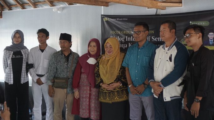 The Wonk Kite Theater Class Opening Ceremony was opened by the head of Cilegon Kadindikbud