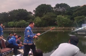 THOUSANDS OF CILEGON COMMUNITY’S ENTHUSIASTIC ABOUT FOLLOWING FISHING AT THE CILEGON GOVERNMENT LAKE