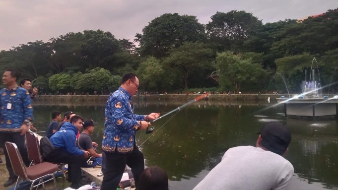 THOUSANDS OF CILEGON COMMUNITY’S ENTHUSIASTIC ABOUT FOLLOWING FISHING AT THE CILEGON GOVERNMENT LAKE