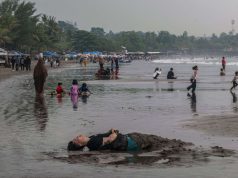 WISATAWAN MEMBELUDAK, OBJEK WISATA PANTAI ANYER DITUTUP SEMENTARA WAKTU