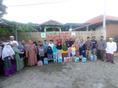 PROGRAM SANTUNAN KEPADA ANAK YATIM PIATU DAN DUAFA DI BANK SAMPAH MENDERMA DI LINGKUNGAN DERMAGE MALANG RT 01 RW 11 KELURAHAN GEREM, KECAMATAN GEROGOL, KOTA CILEGON