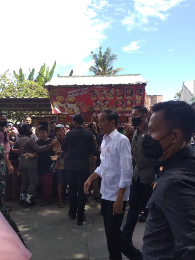Presiden Jokowi Mengunjungi Pasar Kelapa Blok F Cilegon