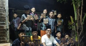 I’TIKAF AND READING THE AL-QUR’AN AT THE AL FATTAH MOSQUE LINK. PINTU AIR KEL.KUBANGSARI KEC.CIWANDAN