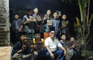 I’TIKAF AND READING THE AL-QUR’AN AT THE AL FATTAH MOSQUE LINK. PINTU AIR KEL.KUBANGSARI KEC.CIWANDAN