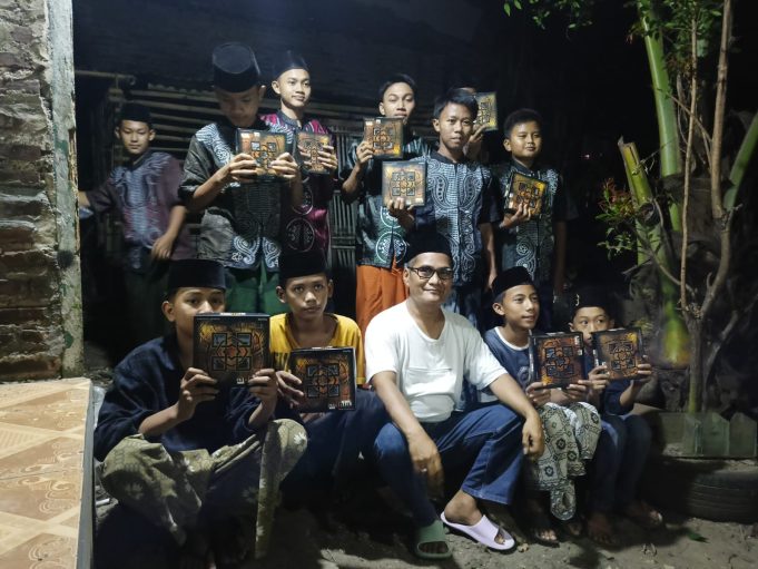 I’TIKAF AND READING THE AL-QUR’AN AT THE AL FATTAH MOSQUE LINK. PINTU AIR KEL.KUBANGSARI KEC.CIWANDAN