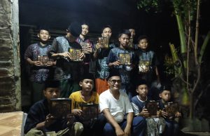 I’TIKAF DAN MEMBACA AL-QUR’AN GENERASI Z DI LINK MASJID AL FATTAH. PINTU AIR KEL. KEC KUBANGSARI. CIWANDAN