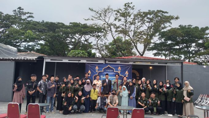 BEM DAN DPM UNIVERSITAS AL-KHAIRIYAH MENGADAKAN SANTUNAN ANAK YATIM DAN BUKA BERSAMA, PENUTUPAN RAMADHAN