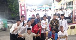 RW 04 KELURAHAN RAWA ARUM MENYABET JUARA UMUM DI PERLOMBAAN GEMA TAKBIR ANTAR RW