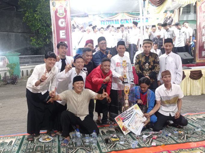 RW 04 KELURAHAN RAWA ARUM MENYABET JUARA UMUM DI PERLOMBAAN GEMA TAKBIR ANTAR RW