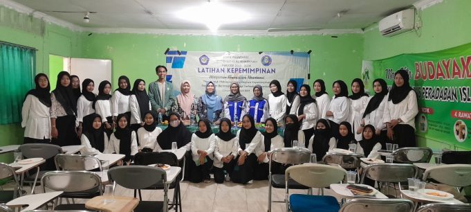 PELATIHAN KEPEMIMPINAN: TEROBOSAN BARU UNTUK MEMBENTUK GENERASI PEMIMPIN YANG INOVATIF