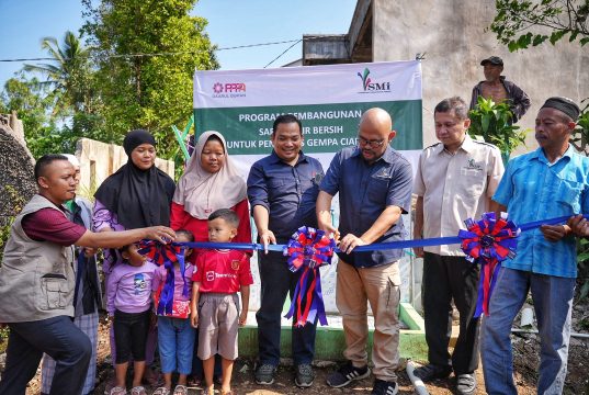 PT SMI dan Laznas PPPA Daarul Qur’an Fasilitasi Air Bersih untuk Warga Cianjur