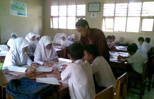 Artikel Ilmiah: PENGARUH PENERAPAN MODEL PEMBELAJARAN BERDASARKAN MASALAH (PROBLEM BASED INSTRUCTION) TERHADAP MOTIVASI BELAJAR DAN PRESTASI BELAJAR SISWA PADA PEMBELAJARAN FISIKA, Oleh:M.Taufiqurrohim Syah