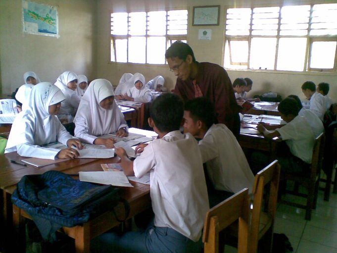 Artikel Ilmiah: PENGARUH PENERAPAN MODEL PEMBELAJARAN BERDASARKAN MASALAH (PROBLEM BASED INSTRUCTION) TERHADAP MOTIVASI BELAJAR DAN PRESTASI BELAJAR SISWA PADA PEMBELAJARAN FISIKA, Oleh:M.Taufiqurrohim Syah