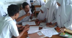 Artikel: PENERAPAN MODEL PROBLEM BASED LEARNING (PBL) BERBANTUAN LKPD UNTUK MENINGKATKAN KEMAMPUAN LITERASI SAINS SISWA KELAS XII PADA MATERI GELOMBANG ELEKTROMAGNETIK, Oleh : Mumamad Taufiqurrohim Syah, S.Pd