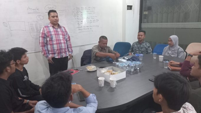 “Mengasah Bakat Jurnalistik Generasi Muda: PKBM Bakti Nusa Gelar Kursus dengan Wartawan Senior”
