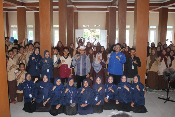 Mahasiswa PLP Integratif UIN SMH BANTEN Berkolaborasi ; Sosialisasi Anti Narkoba di MAN 1 Kota Cilegon
