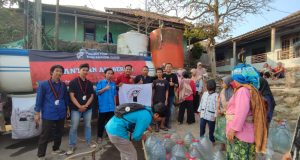“Gerakan Mahasiswa Cilegon Salurkan Air Bersih di Tengah Kekeringan Cipala”
