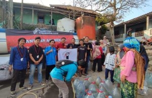 “Gerakan Mahasiswa Cilegon Salurkan Air Bersih di Tengah Kekeringan Cipala”