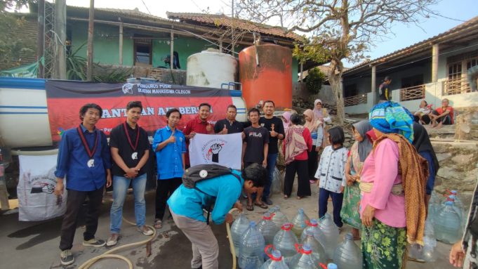 “Gerakan Mahasiswa Cilegon Salurkan Air Bersih di Tengah Kekeringan Cipala”
