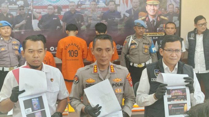 “Polda Banten Jerat Tiga Pelaku Promosi Judi Online dengan Pasal ITE, Ancaman 6 Tahun Penjara”