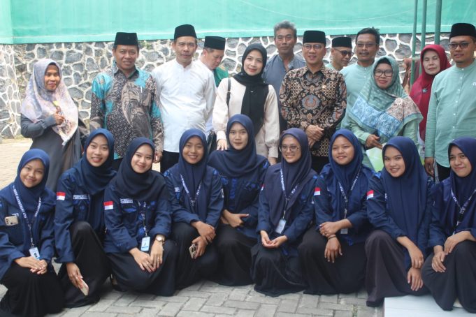 “Kunjungan Meriah Wakil Ketua MPR RI Yandri Susanto ke MAN 1 Cilegon: Inspirasi dan Penghargaan untuk Bakat Terpendam!”