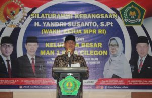 “Yandri Susanto’s Heartwarming Visit to MAN 1 Cilegon: Fostering Unity and Celebrating Student Excellence”