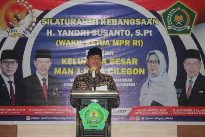 “Yandri Susanto’s Heartwarming Visit to MAN 1 Cilegon: Fostering Unity and Celebrating Student Excellence”