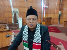 Isra Mi’raj, Chairman of Cilegon City DPRD, Wears Scarf with Palestinian Flag Motif