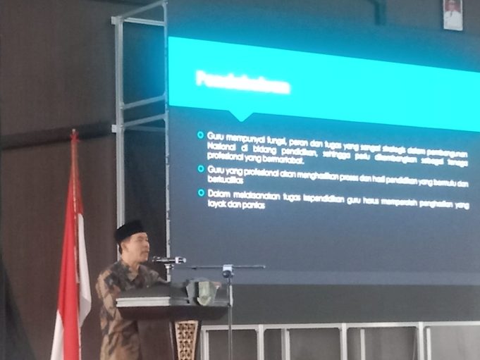Empowering Educators: Training for Teachers Receiving Welfare Improvement Assistance in Cilegon