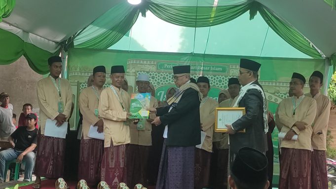 Ikhtifalan Agama dan Pengukuhan Madrasah: Semangat Pendidikan Berkarakter di Madrasah Al Jauharitunnaqiyah Cidunak