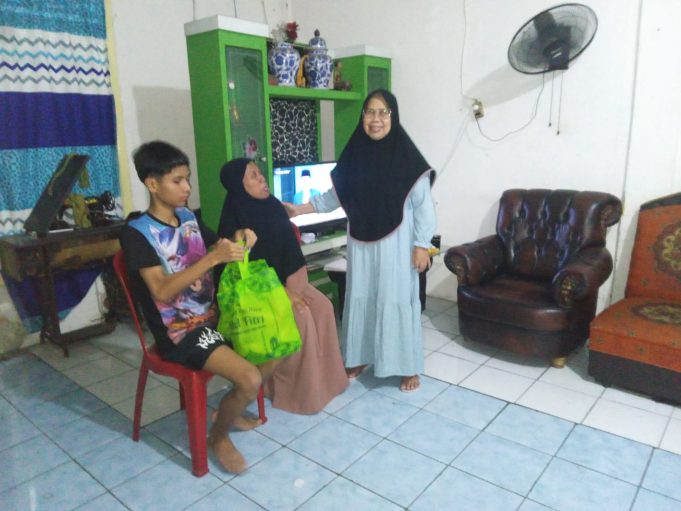 Yayasan Asiatul Jannah Al Bantani Memberikan Santunan Ramadan