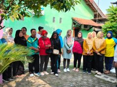 Giat Jumat Bersih dan Sosialisasi Pencegahan DBD di Kelurahan Rawaarum