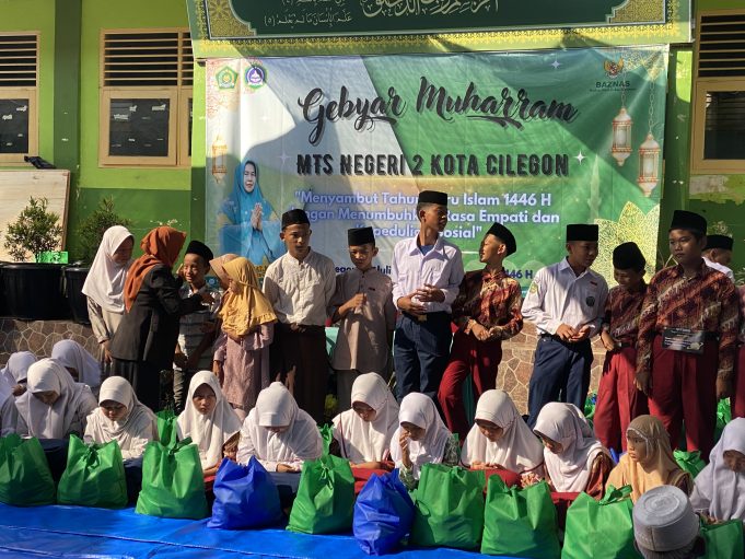 MTs N 2 Cilegon Jadikan 10 Muharram Sebagai Momen Santunan
