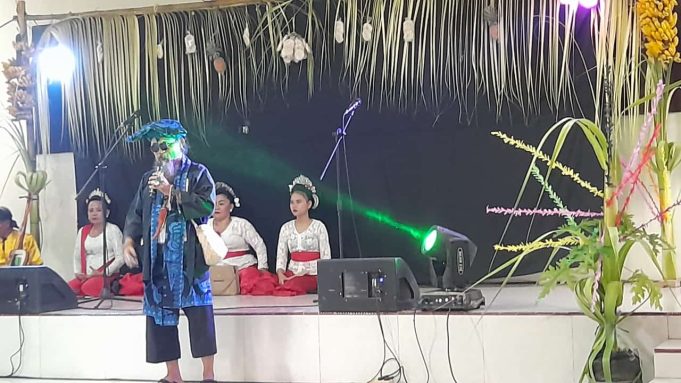 NONGBRUG”: Kolaborasi Unik Seni Lenong dan Ubrug di Panggung Budaya Cikeusal