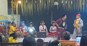 Panggung Ubrug dan Lenong Agustusan Oleh: Sulaiman Djaya, apresiator Seni-Budaya