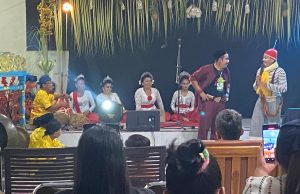 Panggung Ubrug dan Lenong Agustusan Oleh: Sulaiman Djaya, apresiator Seni-Budaya