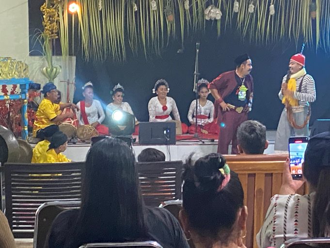 Panggung Ubrug dan Lenong Agustusan Oleh: Sulaiman Djaya, apresiator Seni-Budaya