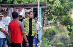 Robinsar’s Swift Action Helps Kadipaten Residents from Flooding Ahead of Cilegon Mayoral Election