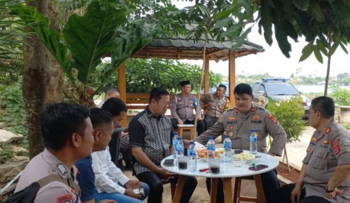 New Pulomerak Police Chief Builds Community Relations with Key Leaders in Rawa Arum