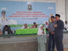 Cilegon Distributes Rp1.4 Billion in Scholarships to 1,674 Underprivileged Students