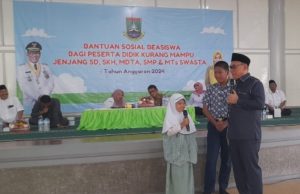 Cilegon Distributes Rp1.4 Billion in Scholarships to 1,674 Underprivileged Students