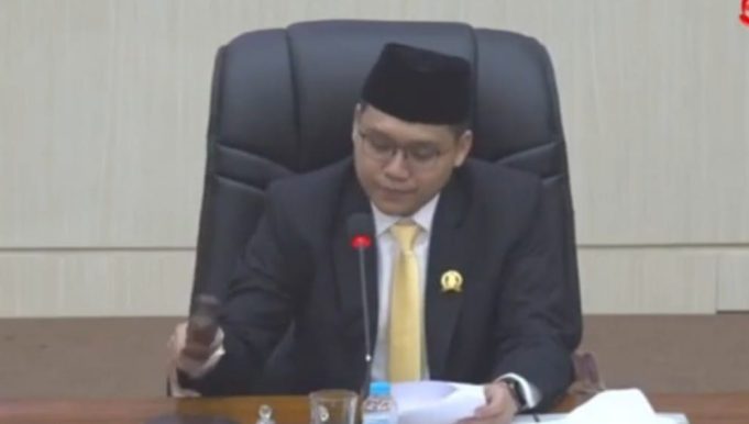 Rizki Khairul Ichwan Leads Historic Inaugural DPRD Plenary Session for Cilegon 2024-2029 Term